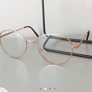 2 pairs of non prescription glasses
